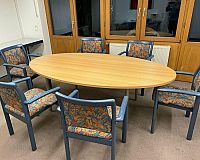 Tisch und 6 hochwertige Stühle
